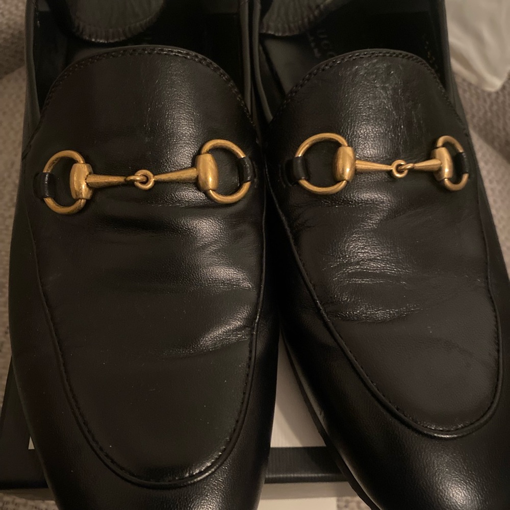 Gucci Black Leather Loafers with Gold Horsebit folds in the back also - Picture 11 of 16